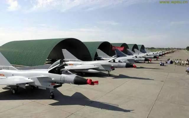 歼-10的涂装变格 不同任务要穿不同衣裳 还是这