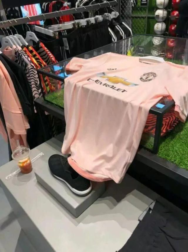 曼联值14亿镑,力压皇马巴萨全球第一!下赛季粉