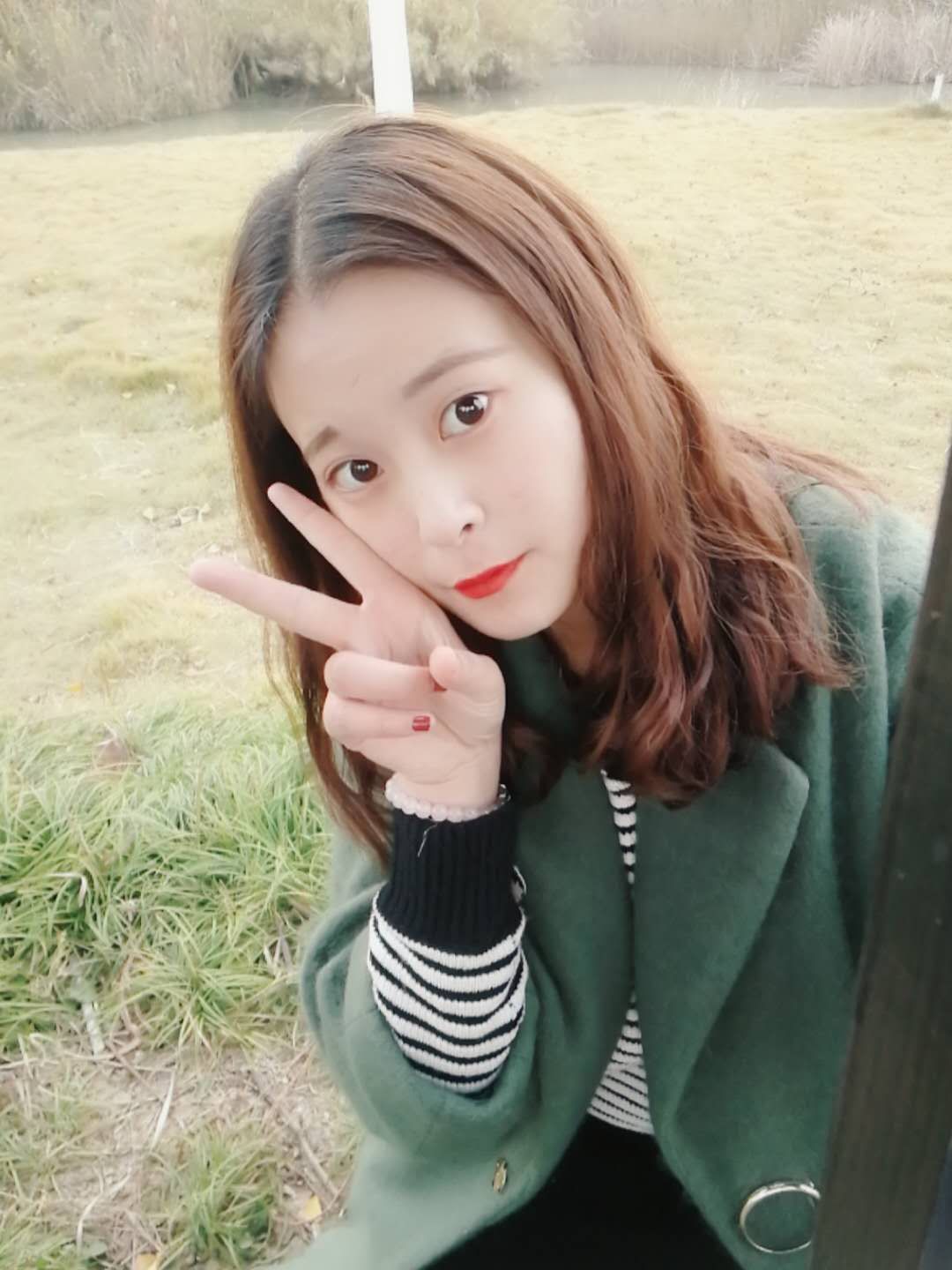 涨姿势，旅行户外拍摄让女友美如春天