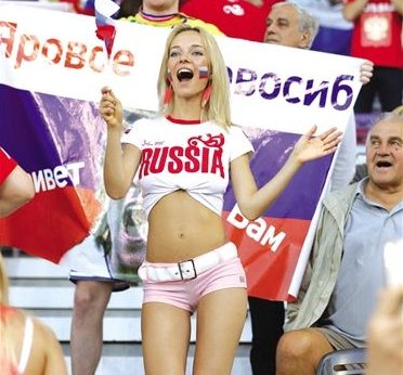 俄罗斯VS沙特:金主和美女啦啦队哪家强?