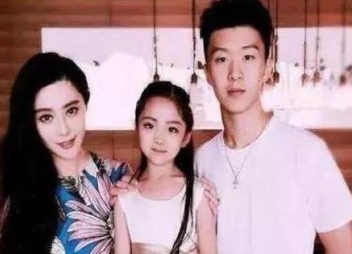 洪金宝的儿子洪天明近照,网友:怎么跟范丞丞长