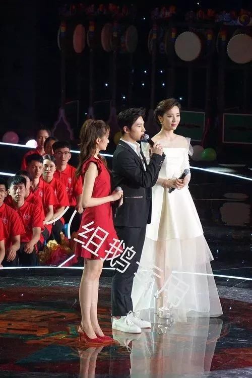 现场照曝光:关晓彤杨洋同台,张艺兴英气吴亦凡