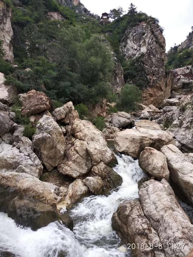 葫芦岛建昌龙潭大峡谷,美丽的瀑布清静的河水