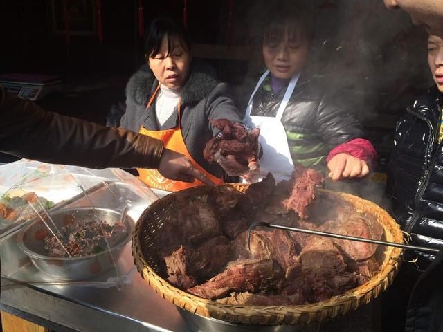 这位阿姨的卤肉店生意太火爆，免费公开正宗酱牛肉的配方和秘诀