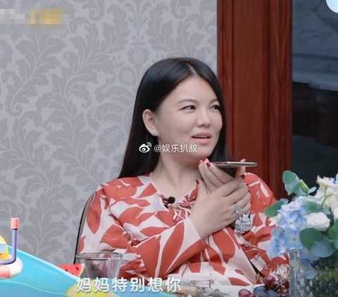 差距太大！李湘买14万车送粉丝，王岳伦穷到掏不出钱