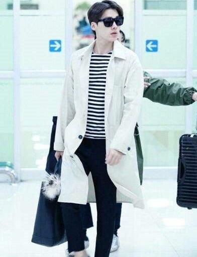 杨洋身高还可以,可这样的搭配总觉得显矮!