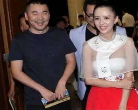 佟丽娅穿透视装,在一旁的陈建斌眼睛都看直了