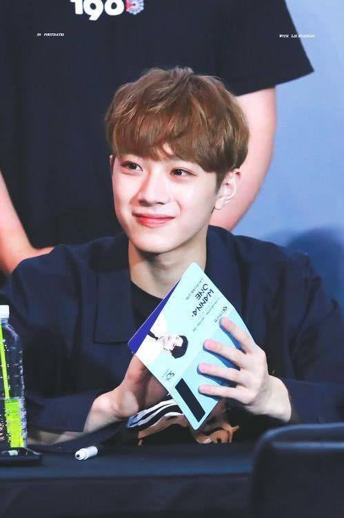 WannaOne赖冠霖自爆中学被排挤,感激对方让