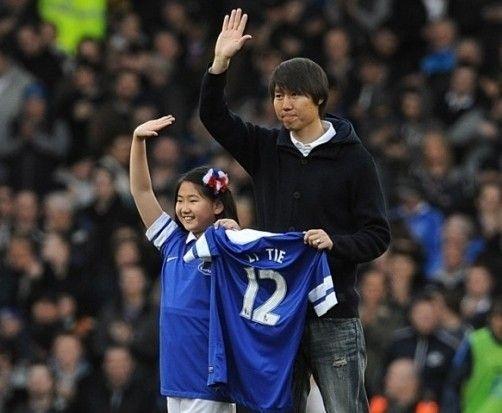 李铁寄语球员如雄鹰展翅高飞,今年率队冲超成