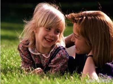 孩子上学后变的不爱说话,家长要引起重视,晚了