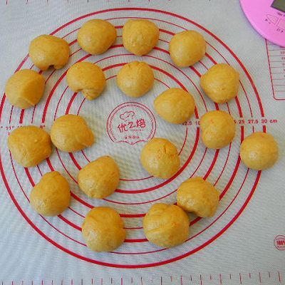 胡萝卜淡奶油小排包
