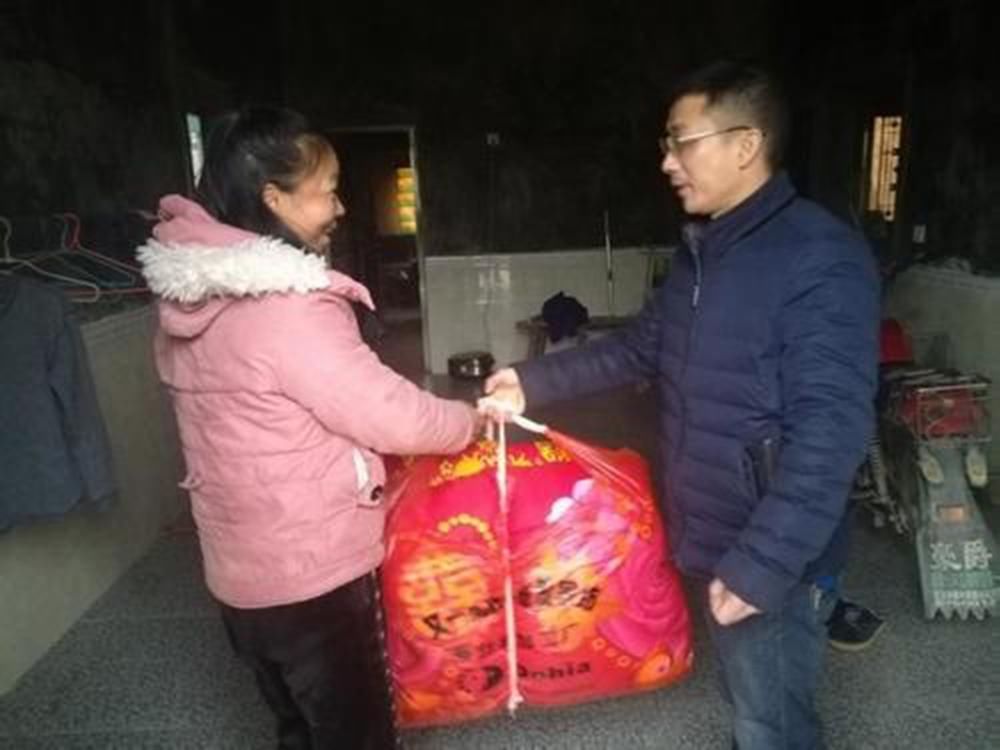 国家要给贫困人口送福利了,每年补助五保户三