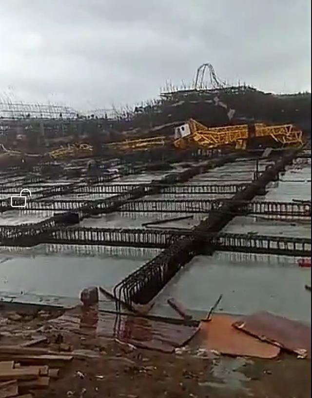 三台塔吊同时倒塌!马鞍山一工地发生塔吊倒塌