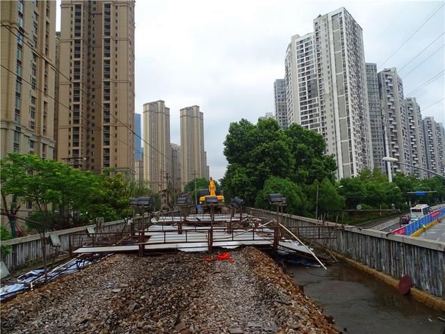 武汉干大事 拆铁路 扩空间 武九铁路北环线终于开拆