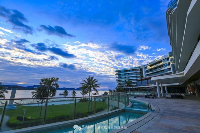 三亚山海天万豪，走出酒店便是海