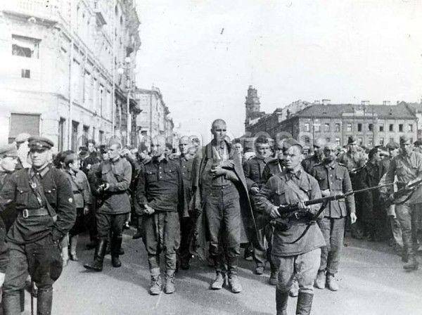 骄傲的德国战车们,还记得70年前在莫斯科被支