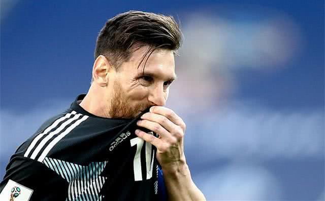 世界杯高级黑:评论员呼喊梅西给他打电话,齐达