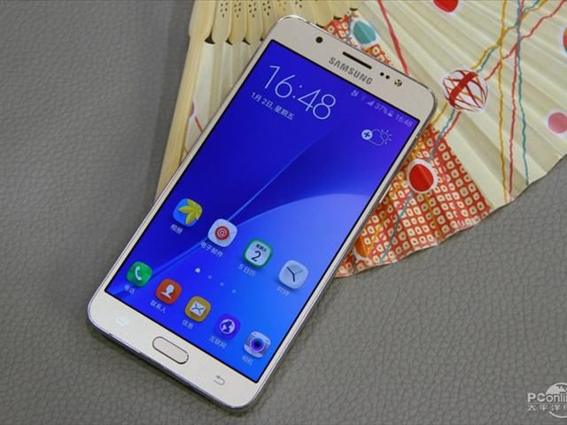 三星J8手机!率先在印度发布!网友:你敢来国内卖
