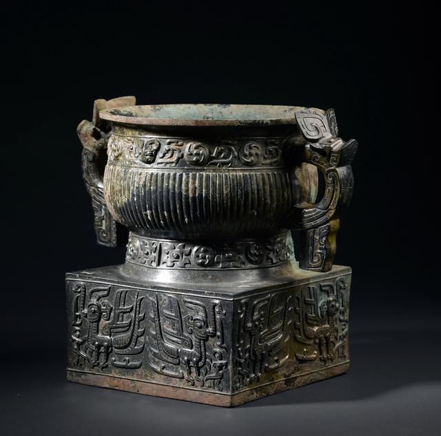 中国陕西宝鸡石鼓山商周墓地考古图,以及部分出土青铜器