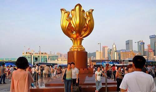 香港是中国的领土, 老外可以住一个月, 我们为什