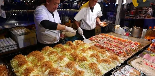 四川大叔卖“牛肉煎饼”,5元一个,从不涨价,顾客:笨蛋才吃! 白金会棋牌