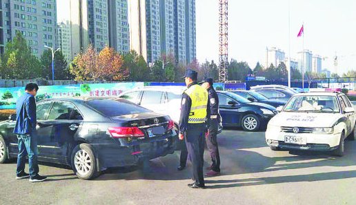 淄博首例警法联动 交警查获老赖车辆