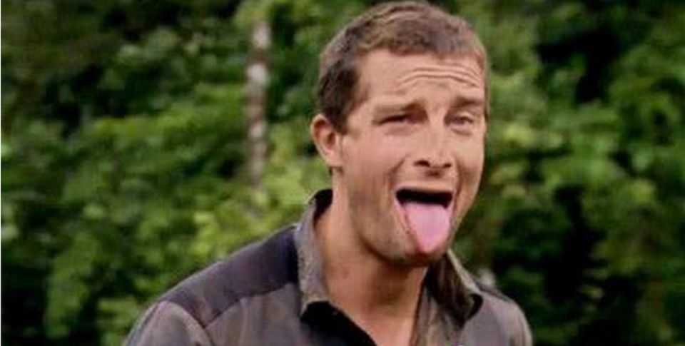 贝爷吃小龙虾的方式好像有点狂野 网友:可怜的澳洲的大鳌虾