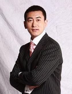 低调央视夫妻主持，结婚16年仍甜蜜恩爱，今儿女双全惹人羡