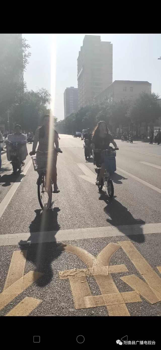 不按规定车道行驶