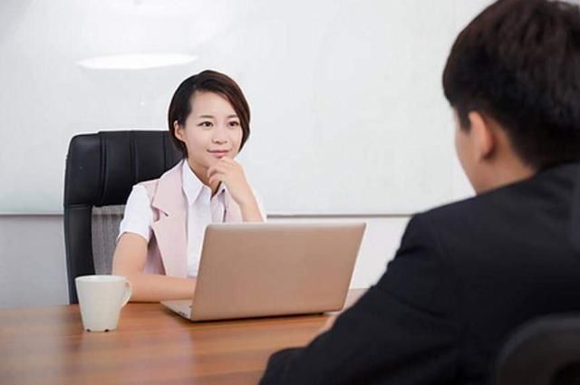 美女面试官:请问 庆 字减两笔,是什么字?90后学