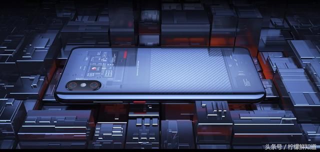 第一款透明后盖手机发布小米8探索版