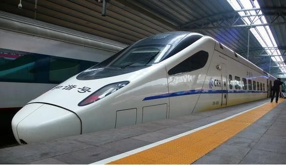 中国最长的旅游高铁，全长2200多公里，壮丽山河尽收眼底