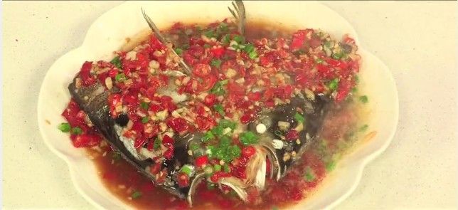 经典湘菜名菜,剁椒鱼头最正宗的做法,你学会了