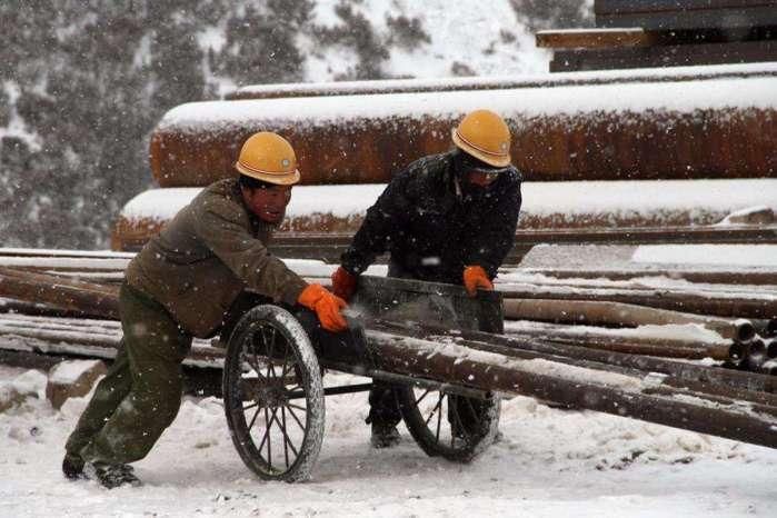 为什么日薪高的农民工却买不起房? 而公务员日薪低却有车有房?