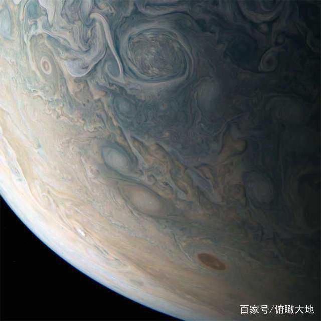 天文奇观!NASA朱诺号宇宙飞船刚刚公布木星最新图片