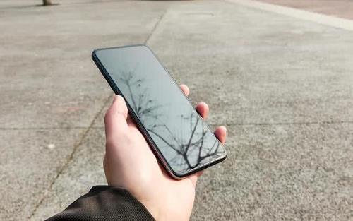 比华为Mate20Pro和荣耀V20科技感更强!它当之