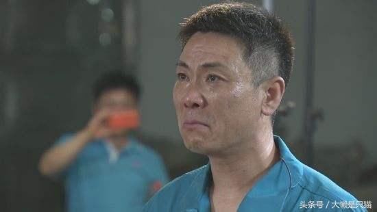 婚后工资全交母亲，老婆生病住院我要回工资卡，查看到余额我哭了