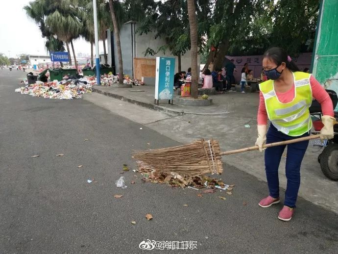 上万车辆滞留海口:乱鸣喇叭扰民 垃圾满天飞