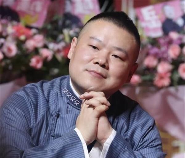 岳云鹏9岁女儿越长越漂亮，爱妻从手术中恢复，一家四口羡煞旁人
