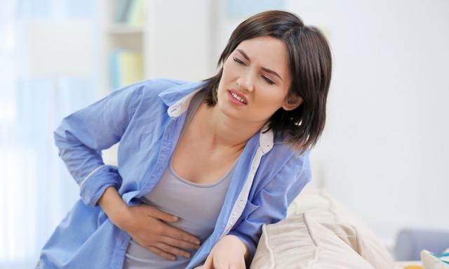 隙中间有匹马猜一成语