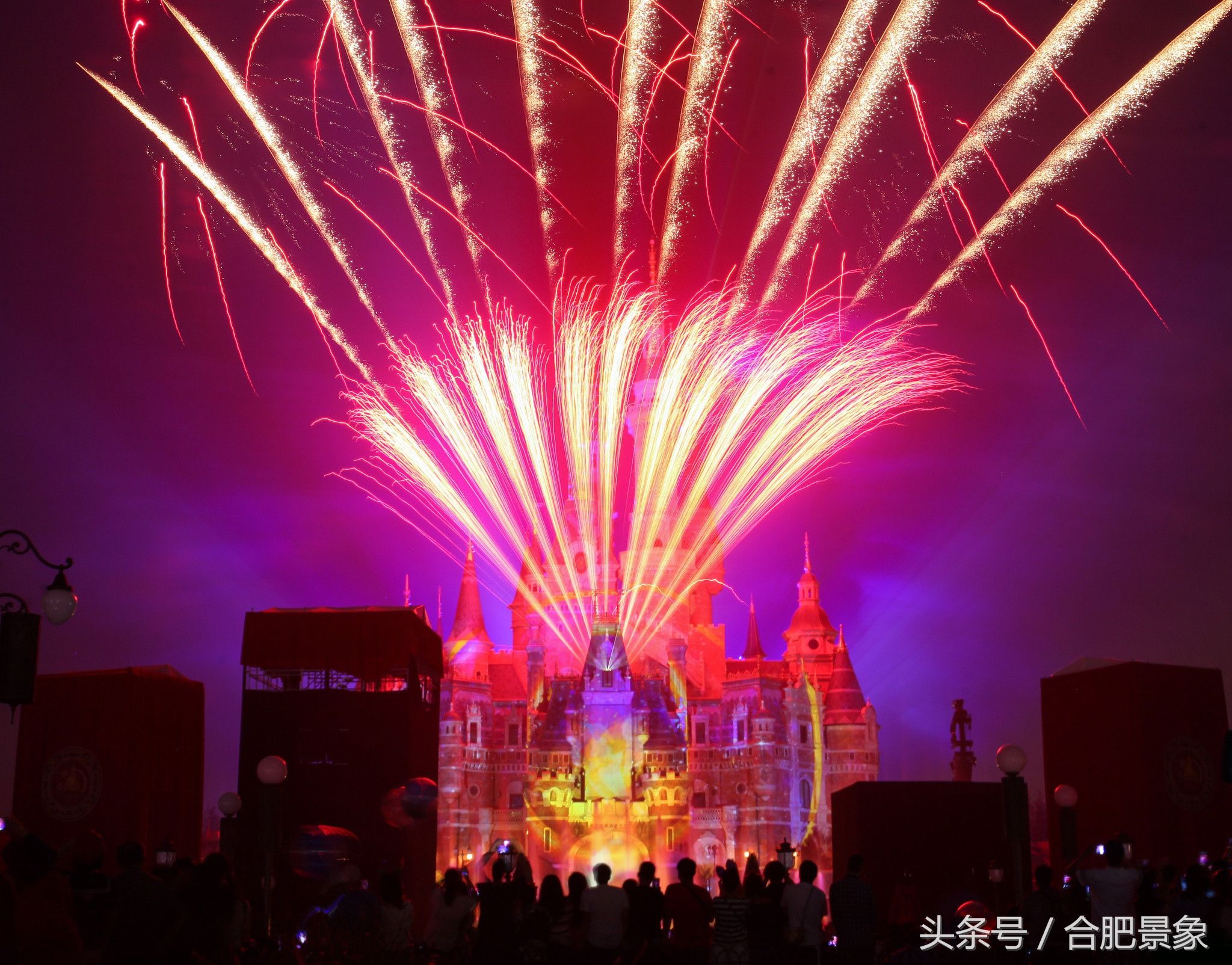 上海迪士尼最美焰火秀,欣赏童话般的焰火世界