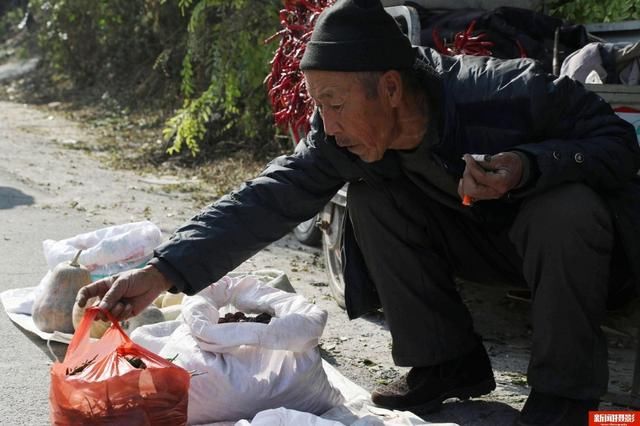 儿子接我去过年，孙子突然叫了一声爷爷，我收拾东西回了老家！