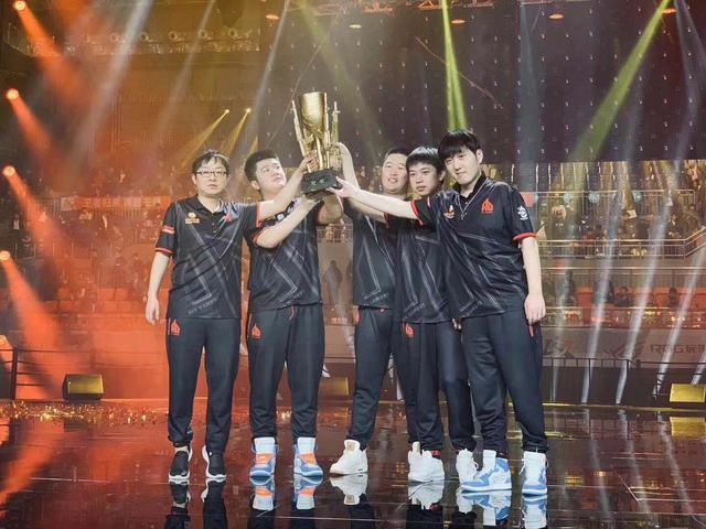 穿越火线:历届CFPL冠军队伍