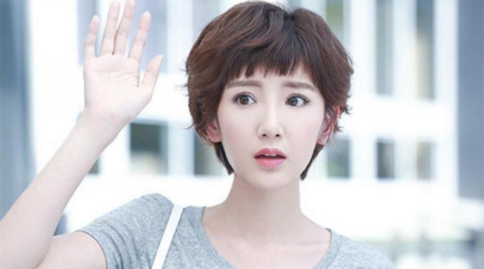 毛晓彤被亲爸起诉,找她要赡养费5千万,律师:只