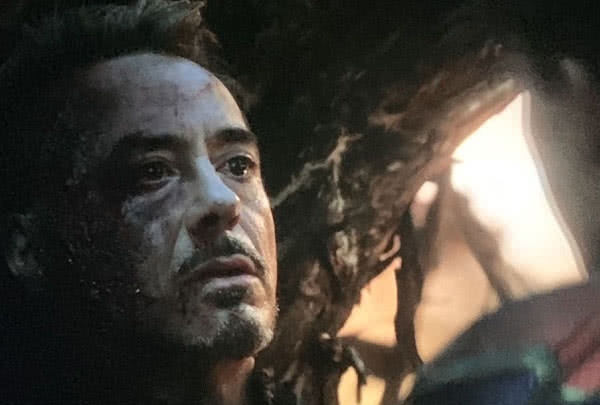 复联4:钢铁侠风光葬礼,美队交代后事,而她:再见