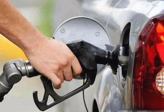 国六汽油虽没涨价,却不耐烧了,车主:真是一场空