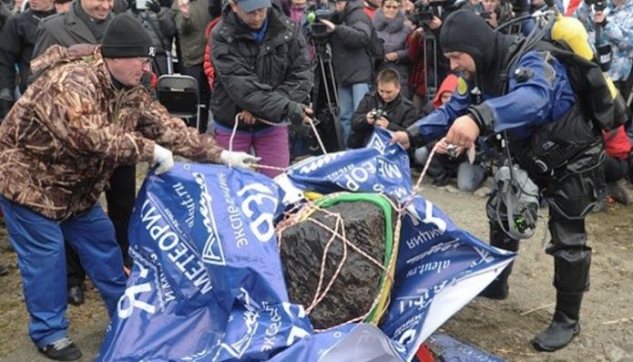 末日降临?明日一小行星将以“超危险”距离飞过地球!