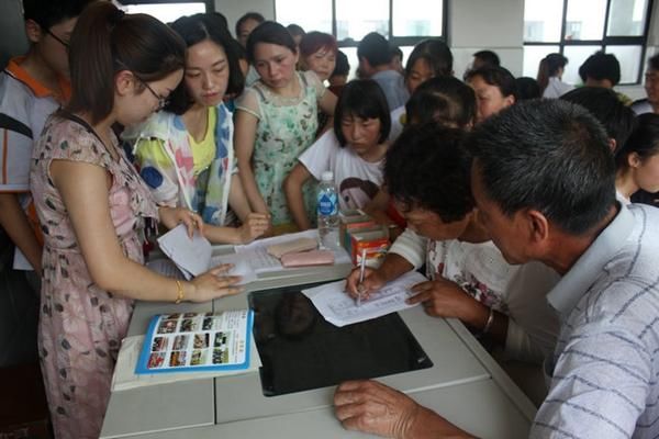 军店小学开展毕业班最后一节安全教育课活动