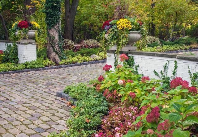 告老还乡,最美大概就是这个样子,回乡下造个院子,过安逸日子!