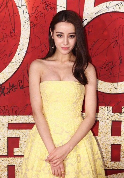 佟丽娅：我卸妆了，热巴：我也卸妆了，baby：你们聊